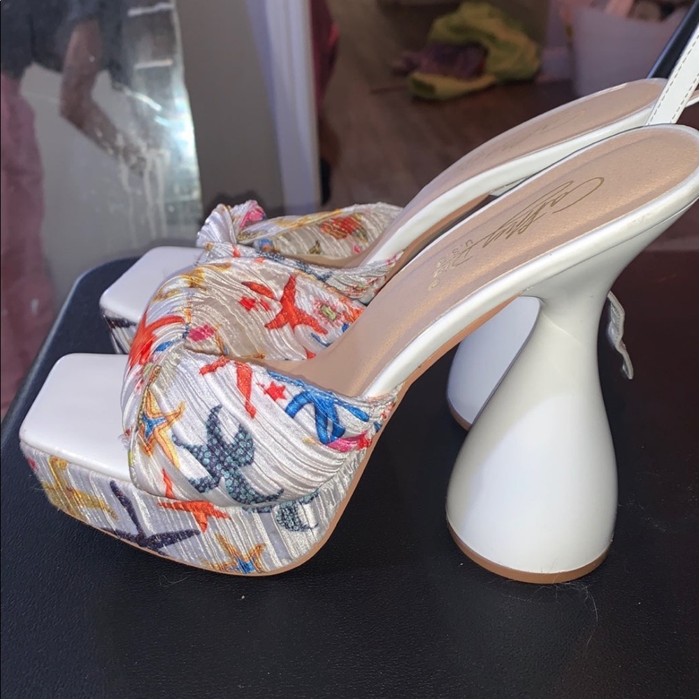 White Chunky heel starfish pattern